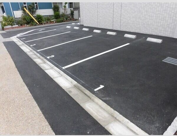 CALME高浜(カルム高浜)の駐車場