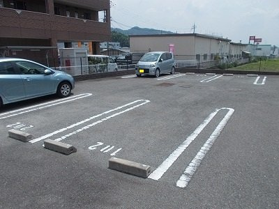 リバ－サイド神田の駐車場|車をお持ちの方に嬉しい駐車場付きの物件です