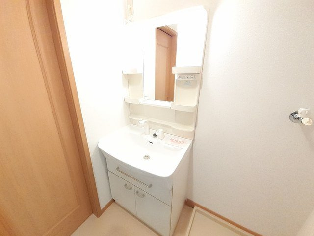 リバ－サイド神田の洗面所|ゆったりとスペースのある洗面所