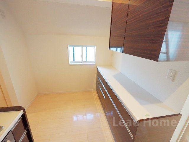 【キッチン】 | 目黒区東が丘2丁目 | キッチン横に窓があり換気もしっかりできます。