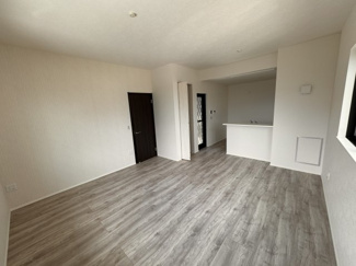 【居間・リビング】 | 尾張旭市桜ケ丘町西全２棟《白凰小　西中》 | LINEから簡単お問合せ可能！
友達検索で@nqk7328tです！。