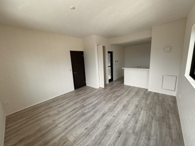 【居間・リビング】 | 尾張旭市桜ケ丘町西全２棟《白凰小　西中》 | LINEから簡単お問合せ可能！
友達検索で@nqk7328tです！。