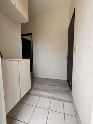 【玄関】 | 尾張旭市桜ケ丘町西全２棟《白凰小　西中》 | 今すぐのご案内可能です！→  0120-336-922　までお気軽にお問い合わせください。