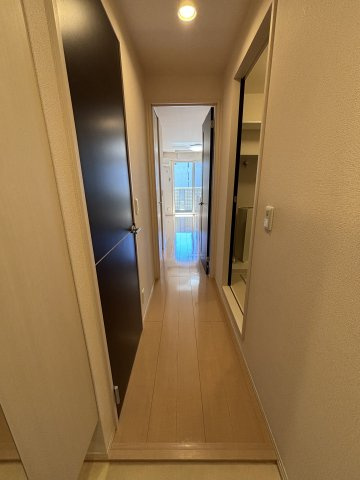 メゾンジュネスの玄関