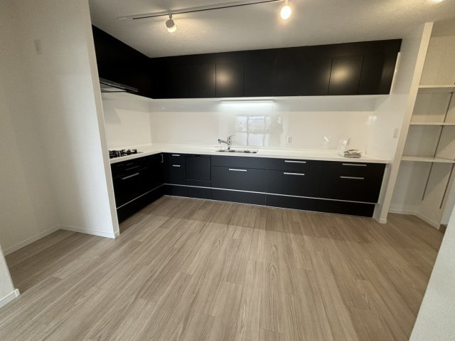 キッチン仕上がりイメージ（ガラストップコンロ、ビルトイン食洗器）