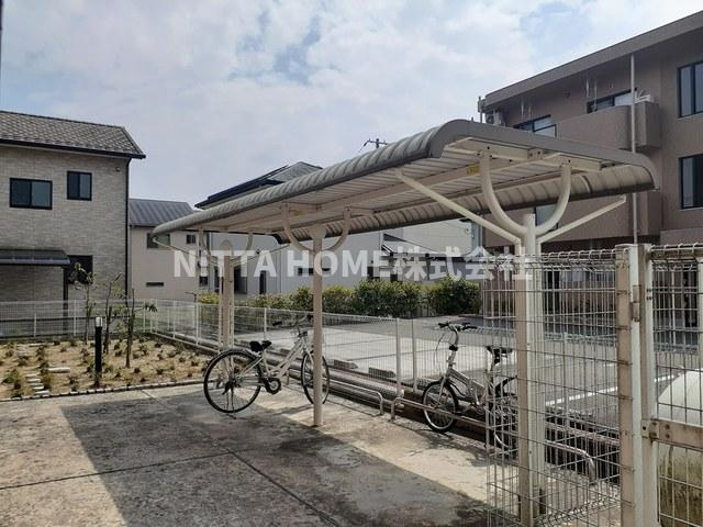 グリーン・コートⅠのその他共用部分|屋根付きの駐輪場は無料で使用ＯＫ☆