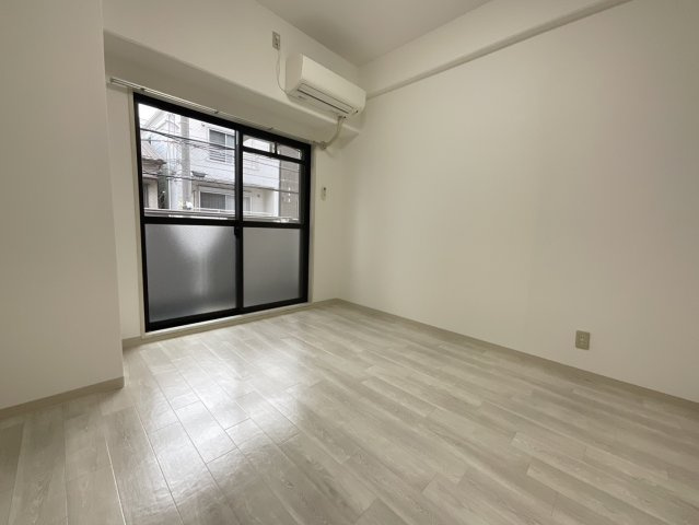 ファーネスの洋室