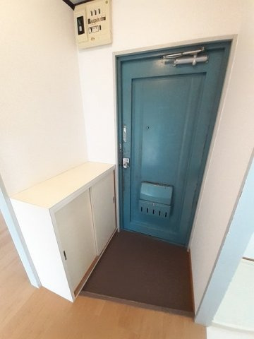 今村ハイツの玄関