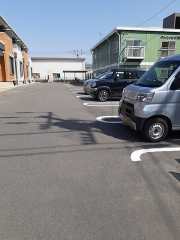 ファミュの駐車場