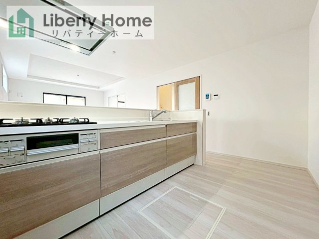 土浦市中央3期　新築戸建　2号棟の前面道路含む現地写真