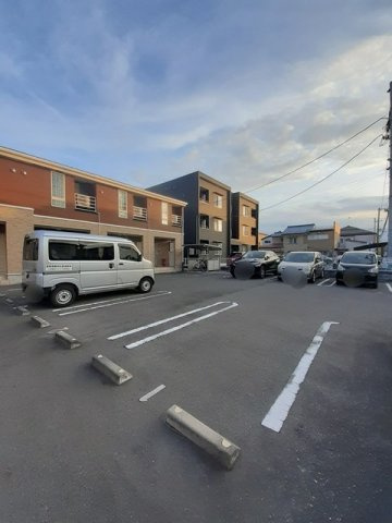 ブリーズ　カメリアの駐車場