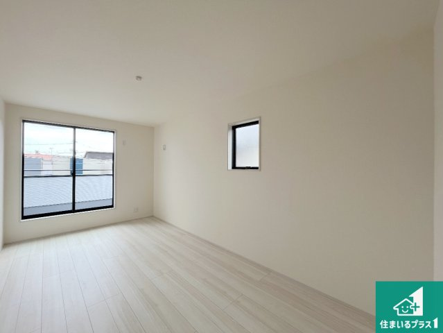 姫路市白浜町宇佐崎北　新築一戸建ての洋室|シンプルな洋室は、自分好みのインテリアが楽しめます♪ご家族とインテリアや家具を選びに行くのは新築購入時の醍醐味の一つです。ぜひお楽しみください♪