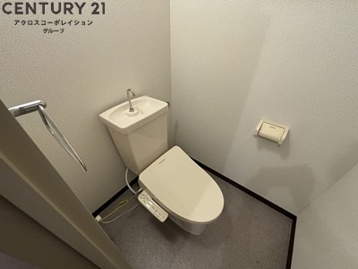 コンパクトで使いやすいトイレです♪
