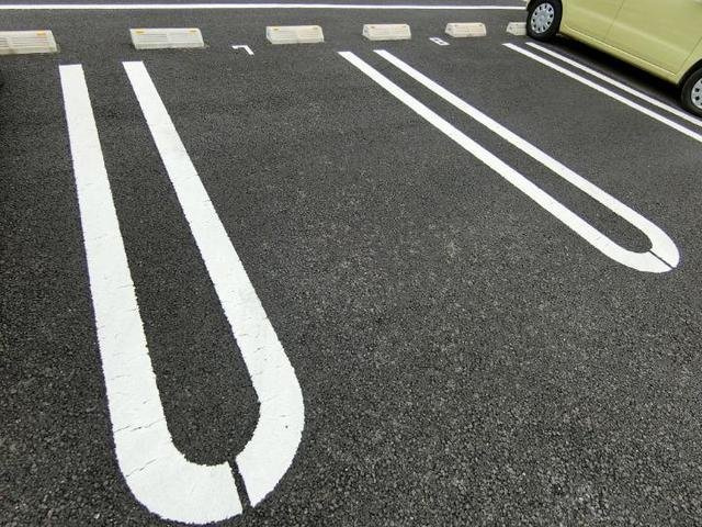 グランドソレーユＡの駐車場