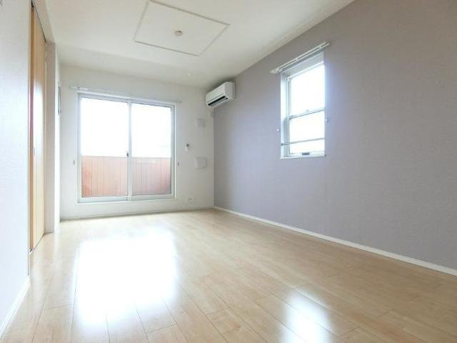 グランドソレーユＡの居間・リビング