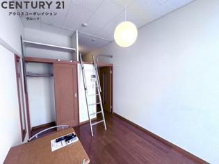 ロフト付リビング、荷物が多い方におすすめです♪