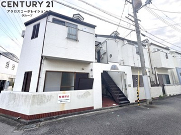 真っ白な建物が目印です！