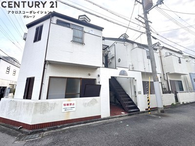 真っ白な建物が目印です！