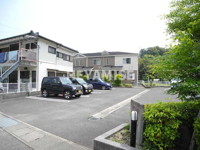 メゾン・ド・サンパティークの駐車場