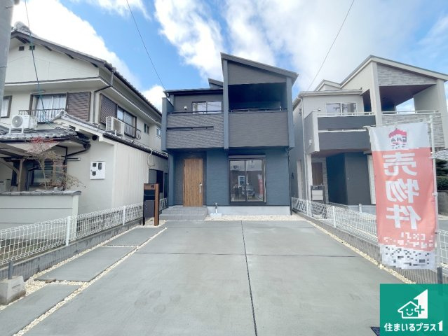 亀岡市古世町　新築一戸建てのトイレ|シンプルなトイレは落ち着く空間！お手入れも簡単です！