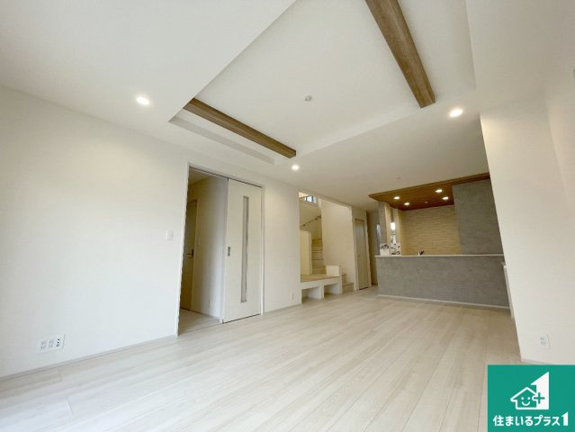 亀岡市古世町　新築一戸建ての前面道路含む現地写真|周辺は落ち着いた街並みの住宅地！子育てがしやすい住環境です！まだ未完成ですが、現地でしかわからない事もございます。是非一度ご覧ください。