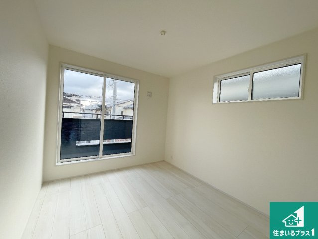 亀岡市古世町　新築一戸建ての外観|周辺は落ち着いた街並みの住宅地！子育てがしやすい住環境です！まだ未完成ですが、現地でしかわからない事もございます。是非一度ご覧ください。