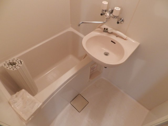 リヴァーハイツの浴室