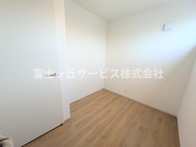 【洋室】 | 浜松市中央区曳馬3丁目 新築一戸建て 2号棟 | 洋室です