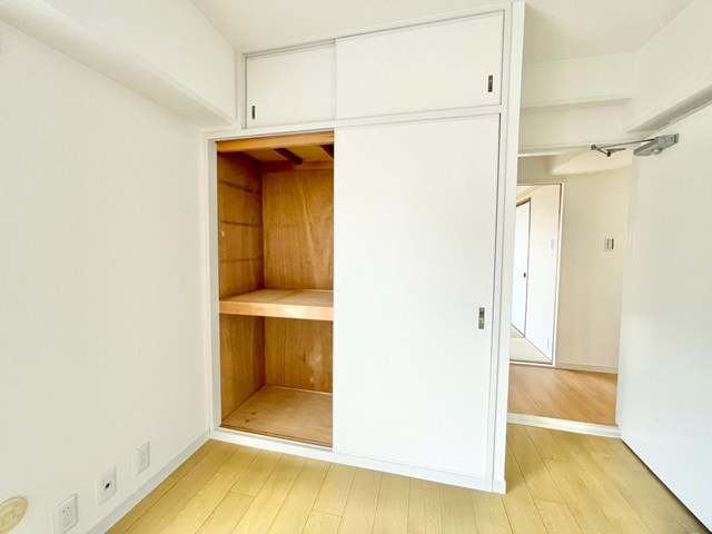 【収納】 | 緑地東ロイヤルマンション | エイブル売買事業部では、箕面市・豊中市・吹田市・池田市・茨木市・高槻市の北摂エリア全域で、物件のご紹介を致しております。北摂エリアにて購入物件をお探しの際は、当社までお問合せ下さいませ。