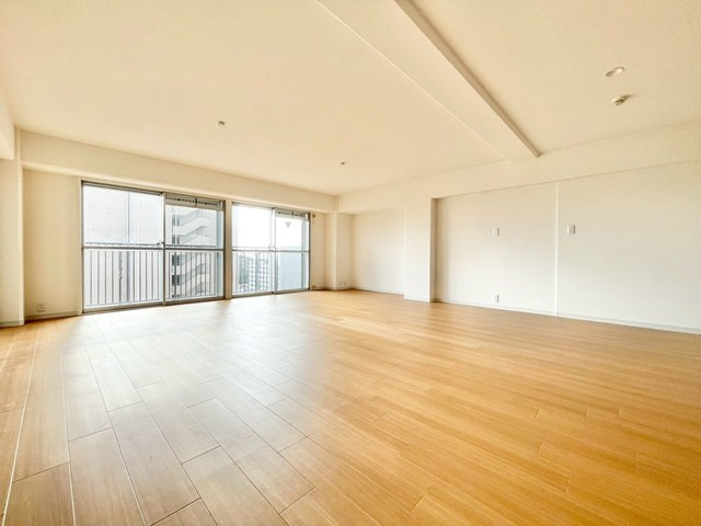 【居間・リビング】 | 緑地東ロイヤルマンション | エイブルだけの嬉しいサービス、ご用意しております。詳細は、お気軽に当社までお問合せ下さいませ！