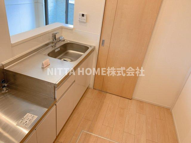 フランボアーズ篠山　Ⅱのその他共用部分|床下収納に冷蔵庫置場があります＊