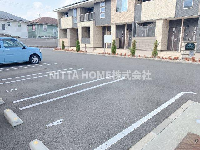 フランボアーズ篠山　Ⅱの駐車場|敷地内に駐車場があります＊