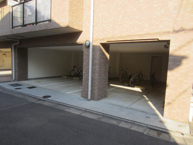 アトリエコート下北沢の駐車場|★駐車場の空きはご確認下さい★