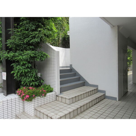 【エントランス】 | 荘苑浄心本通西館