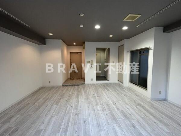 ディアコートセンバ　BRAVI不動産の居間・リビング|【ディアコートセンバ】