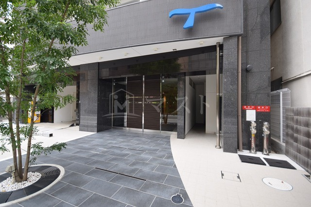 APRILE南森町のエントランス