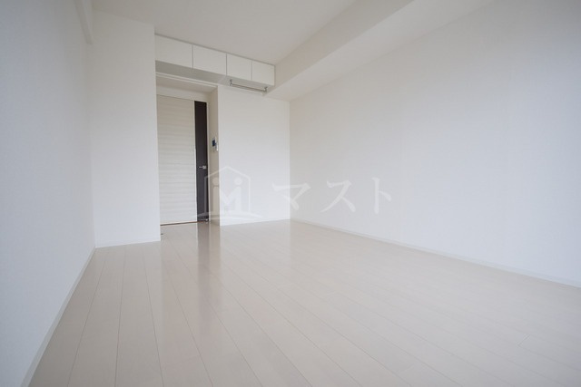 APRILE南森町の居間・リビング