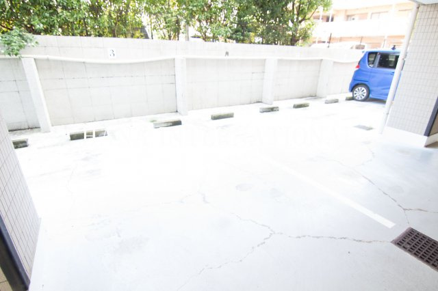 エステート富士見の駐車場