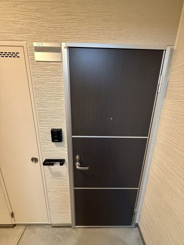 フジパレス遠里小野イーストの玄関