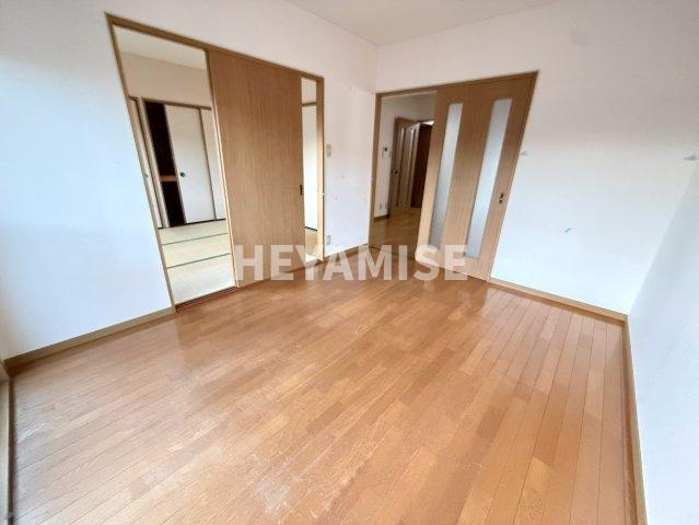 サンフラワーマンションの洋室