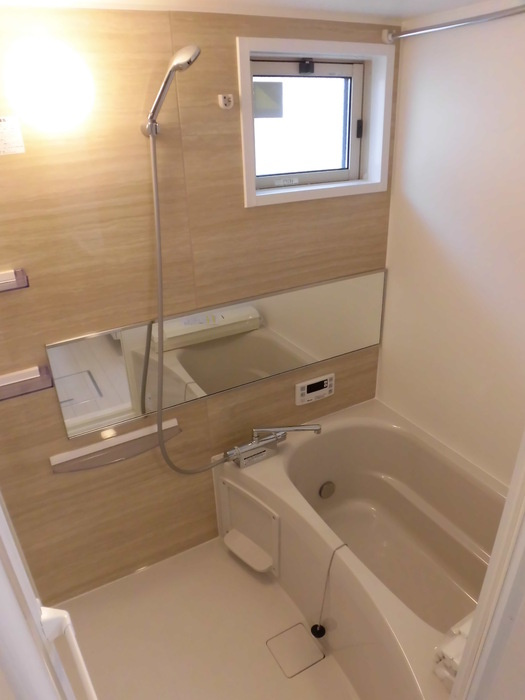 sakuraⅢの浴室|窓付きの明るいお風呂です⭐︎