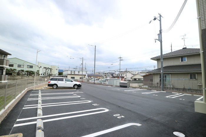 カーサ・フェリーチェ平田の駐車場