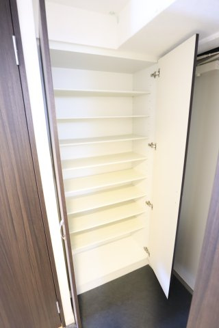 大阪市城東区蒲生３丁目の賃貸マンションの玄関