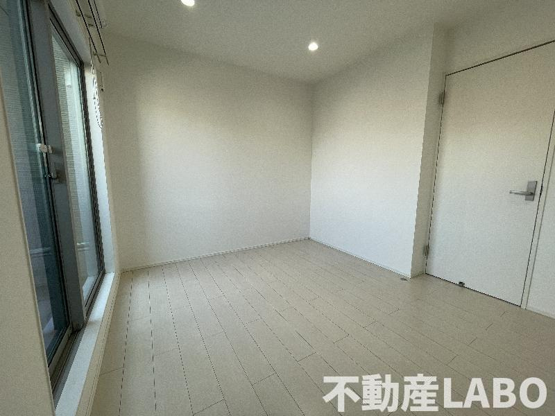 ルネッサ八尾南の洋室