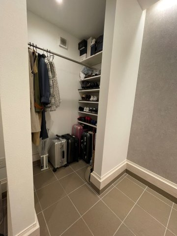 【収納】 | 世田谷区上馬3丁目 | 収納力のあるシューズインクローク。