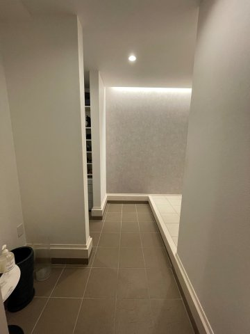 【玄関】 | 世田谷区上馬3丁目 | 広々としたエントランスホールが魅力の玄関です。