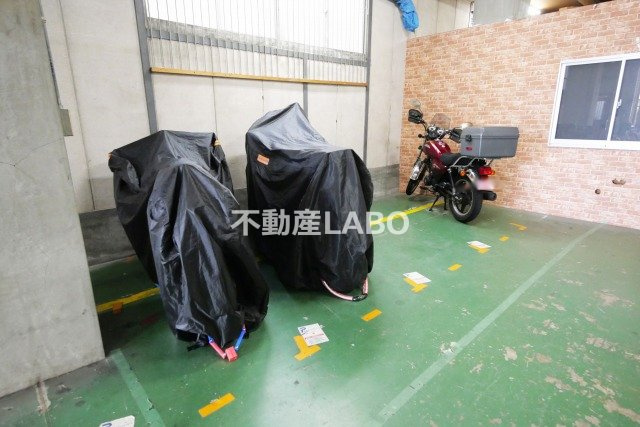 エスパス南巽の駐車場