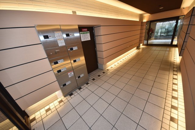 アーデンコート西長堀のエントランス