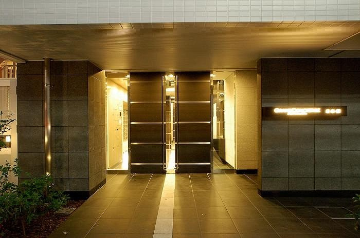 グランドコンシェルジュ日本橋のエントランス|毎日通るエントランスはこのようになっています