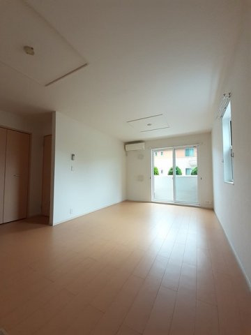 ガーデンヒルズの居間・リビング